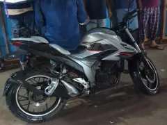 Suzuki Gixxer Dual Disc Dual Tone